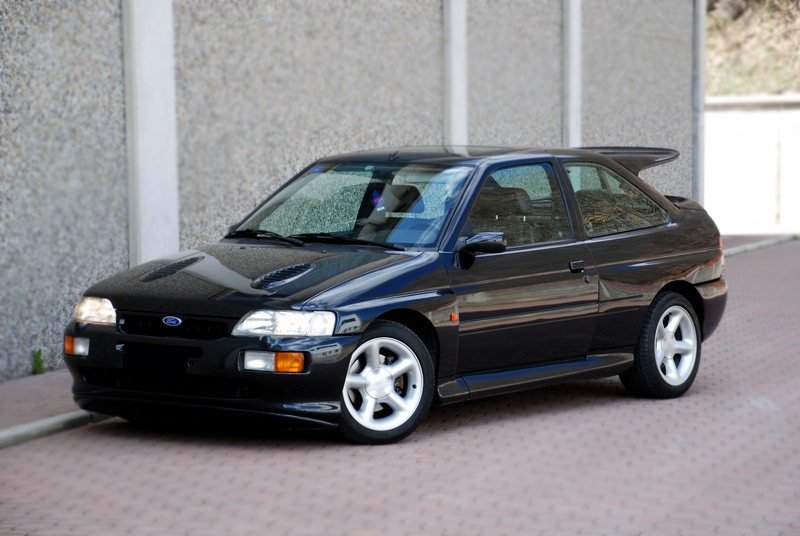 Ford Escort RS Cosworth vorne links