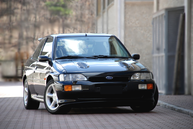 Ford Escort RS Cosworth vorne