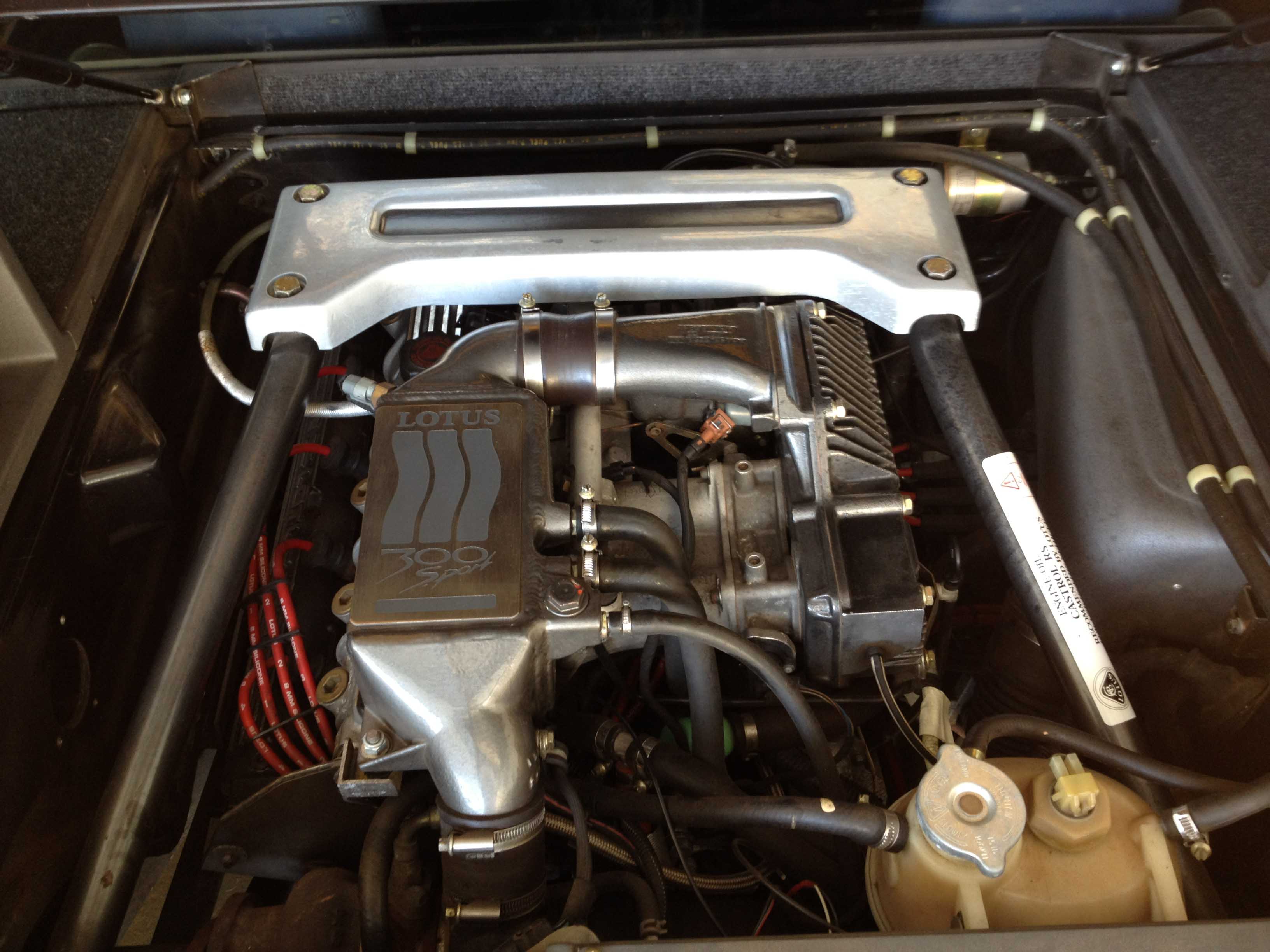 Lotus Esprit Sport 300 Motor