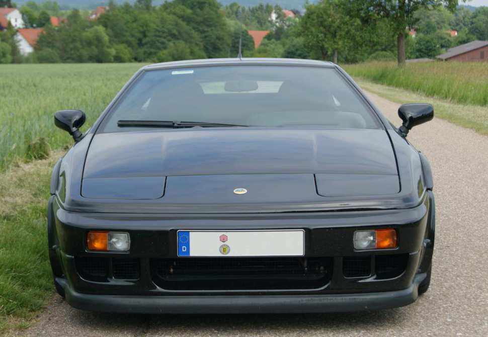 Lotus Esprit Sport 300 vorne