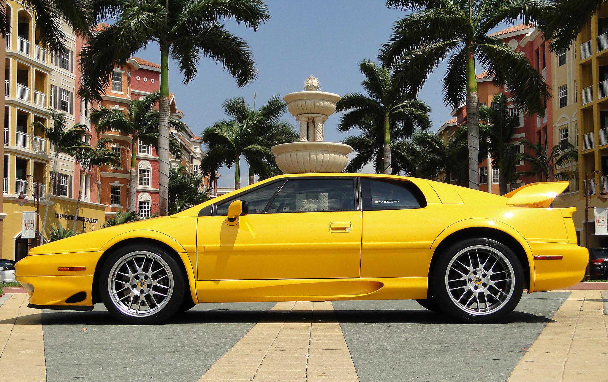 Lotus Esprit V8 Seite links