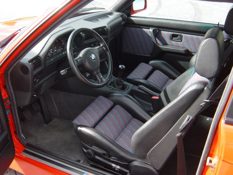 BMW M3 E30 Cockpit