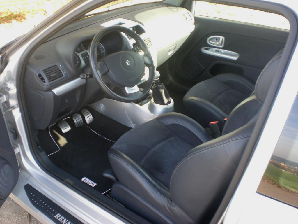 Renault Clio V6 Cockpit