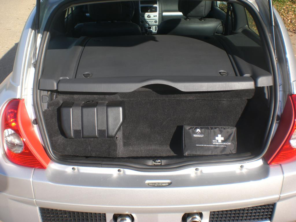 Renault Clio V6 Motor und Kofferraum
